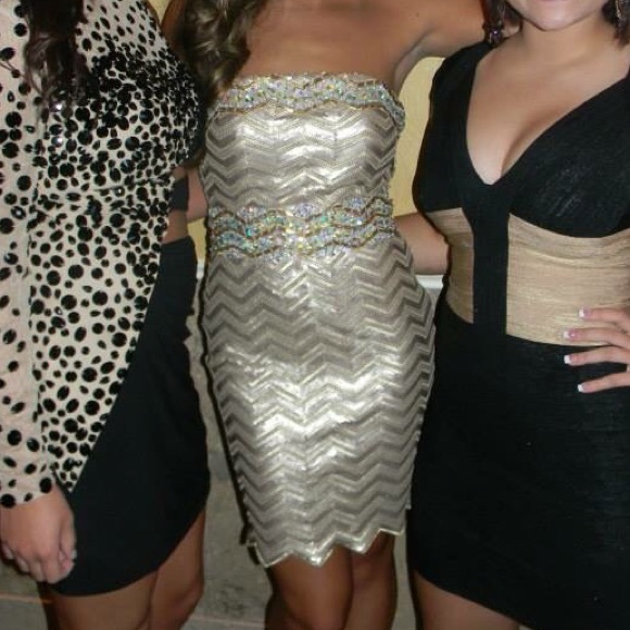 Short, gold homecoming dress - Picture 2 of 3